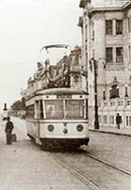 Av_La_Colmena_tranvia_a_la Punta_1935_peq.jpg (16271 bytes)